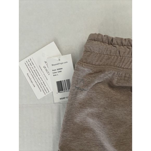 BEYOND YOGA SD5060 Women Sz Large CHAI/TAUPE WORKED UP SHORTS - Picture 7 of 7